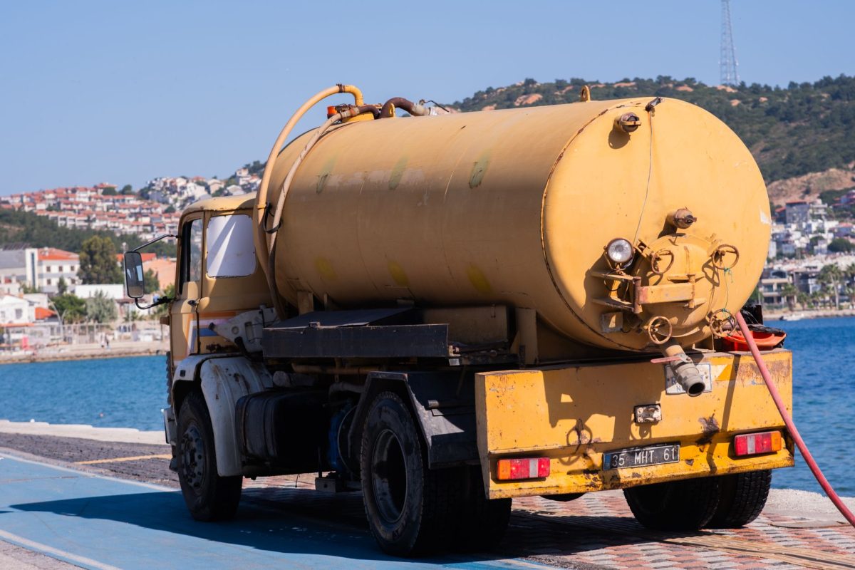 How to Clean a Water Storage Tank Safely at Home