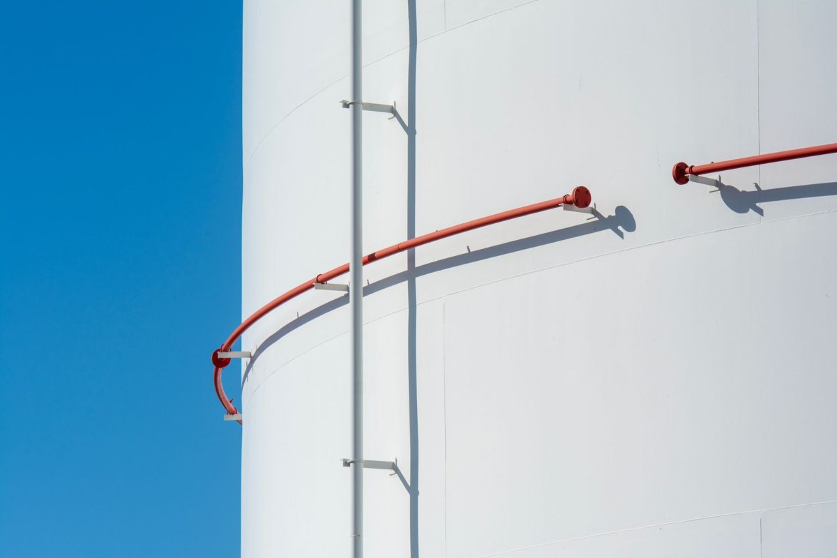 How to Clean a Water Storage Tank Safely at Home