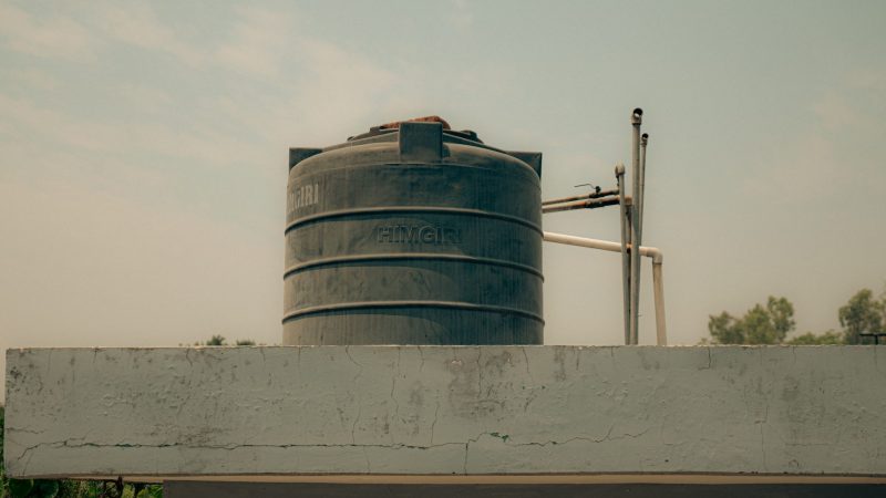How to Clean a Water Storage Tank Safely at Home