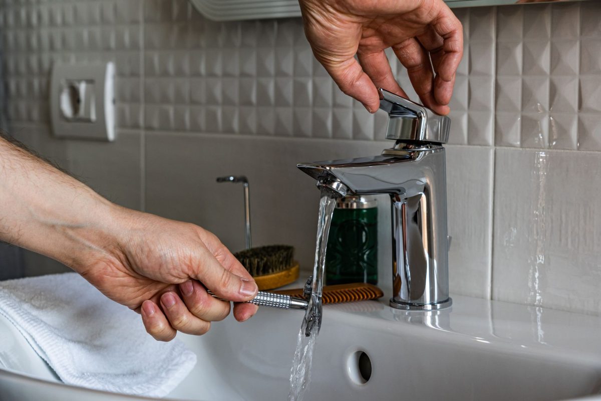 How to Bleed Air From Your Water Pipes